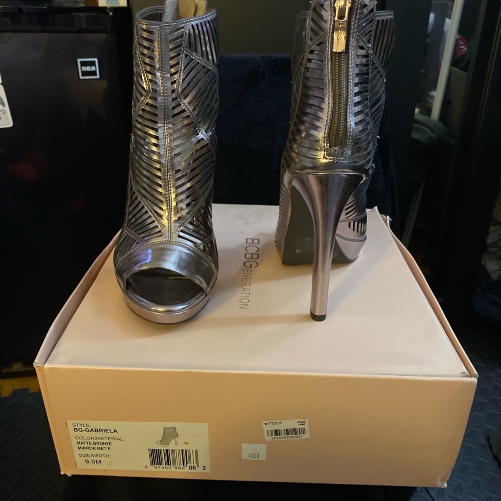 Bcbg generation mid calf boots metallic size 9.5